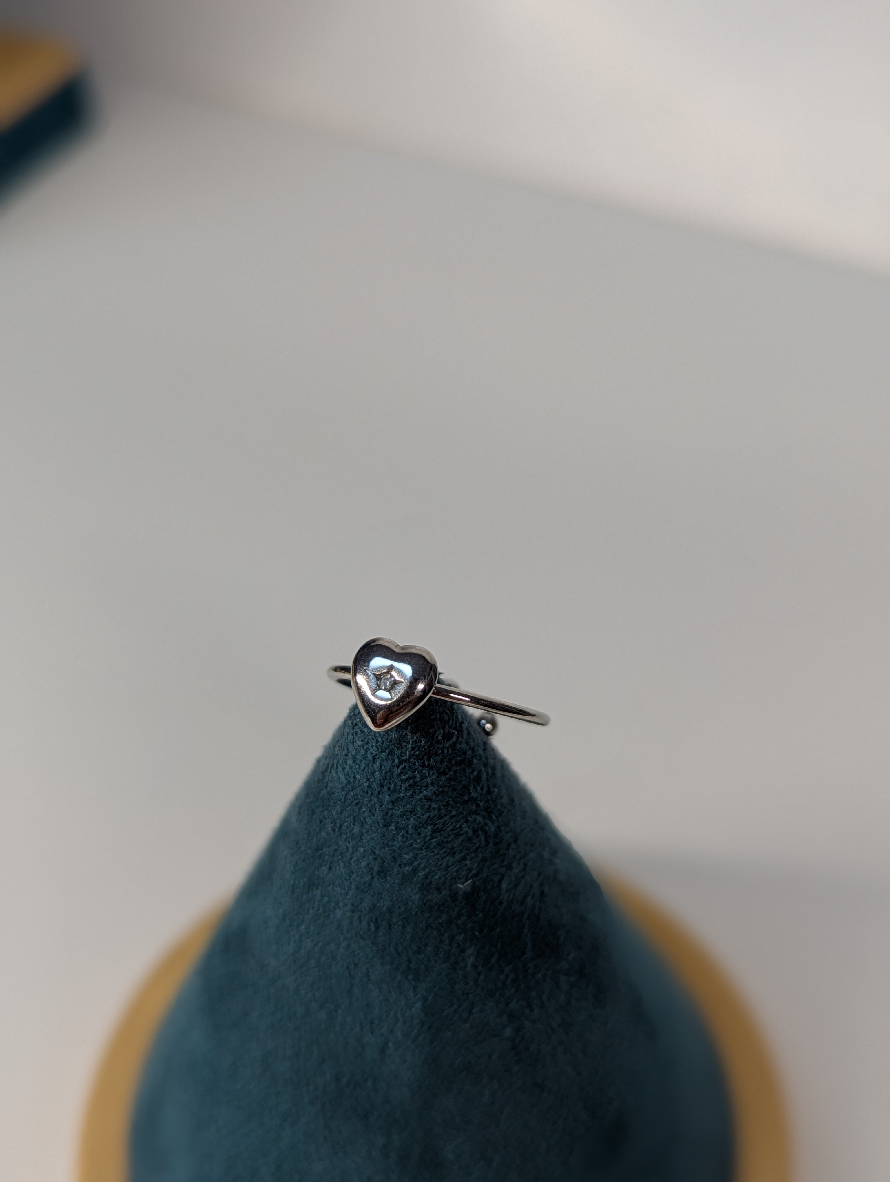 ANILLO "CORAZON DE PLATA MINIMALISTA"