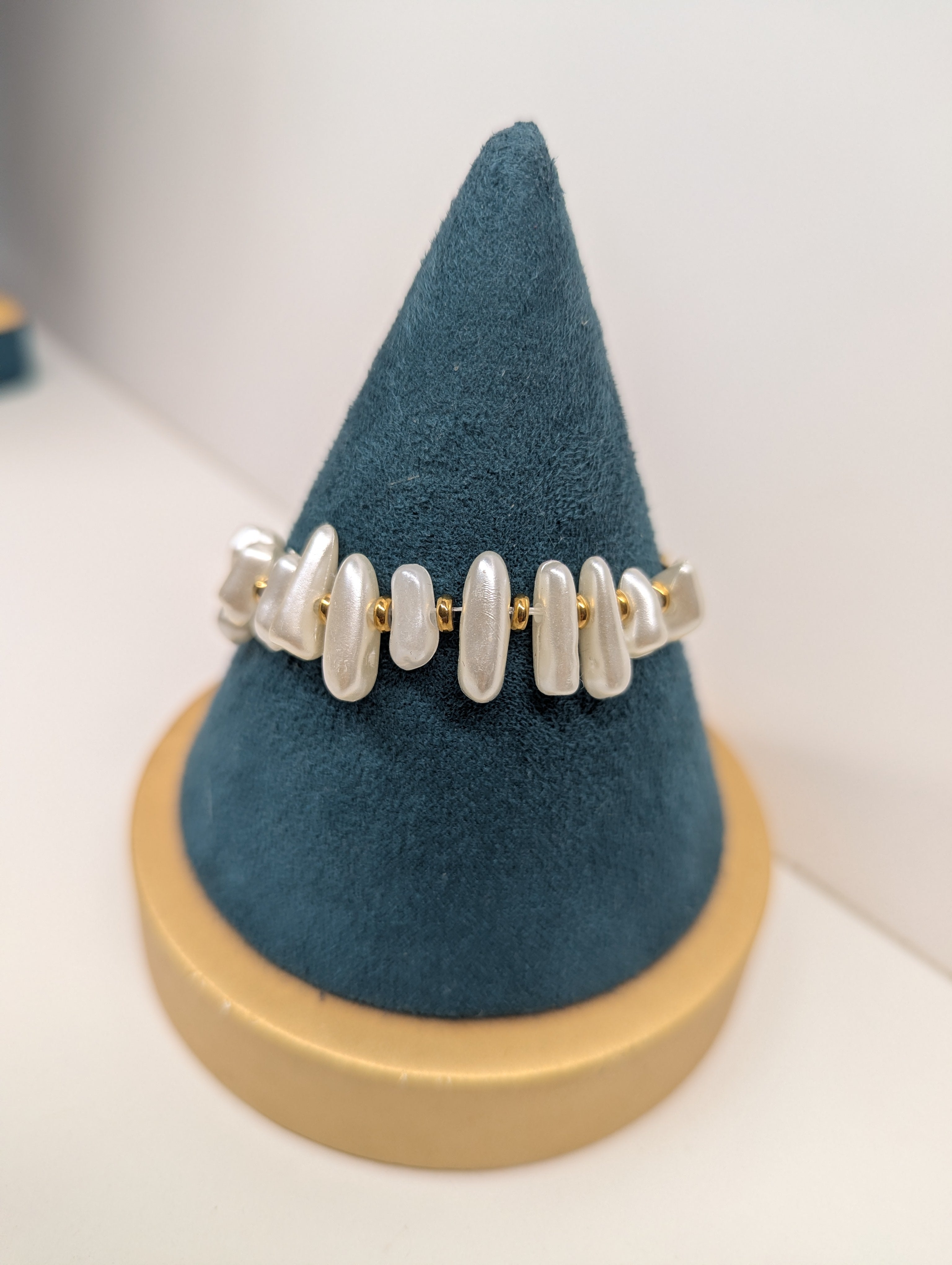 PULSERA "SUBMAR" CON PIEZAS IRREGULARES BLANCAS. 🐚